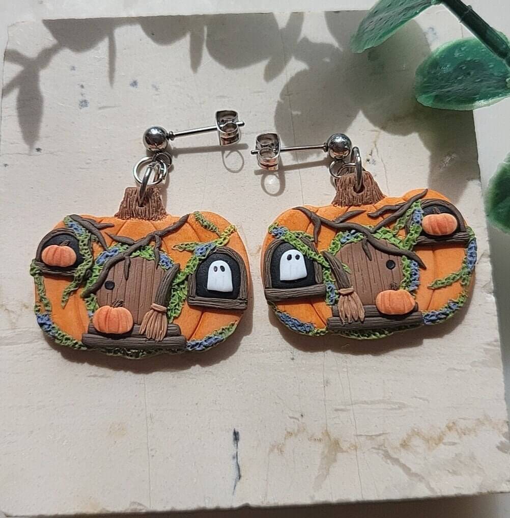 Boucles d'oreilles maison citrouille d'Halloween • Bijoux fantôme mignons • Boucles d'oreilles en pâte polymère • Cottagecore • Fantaisiste et amusant • Cadeau pour femmes
