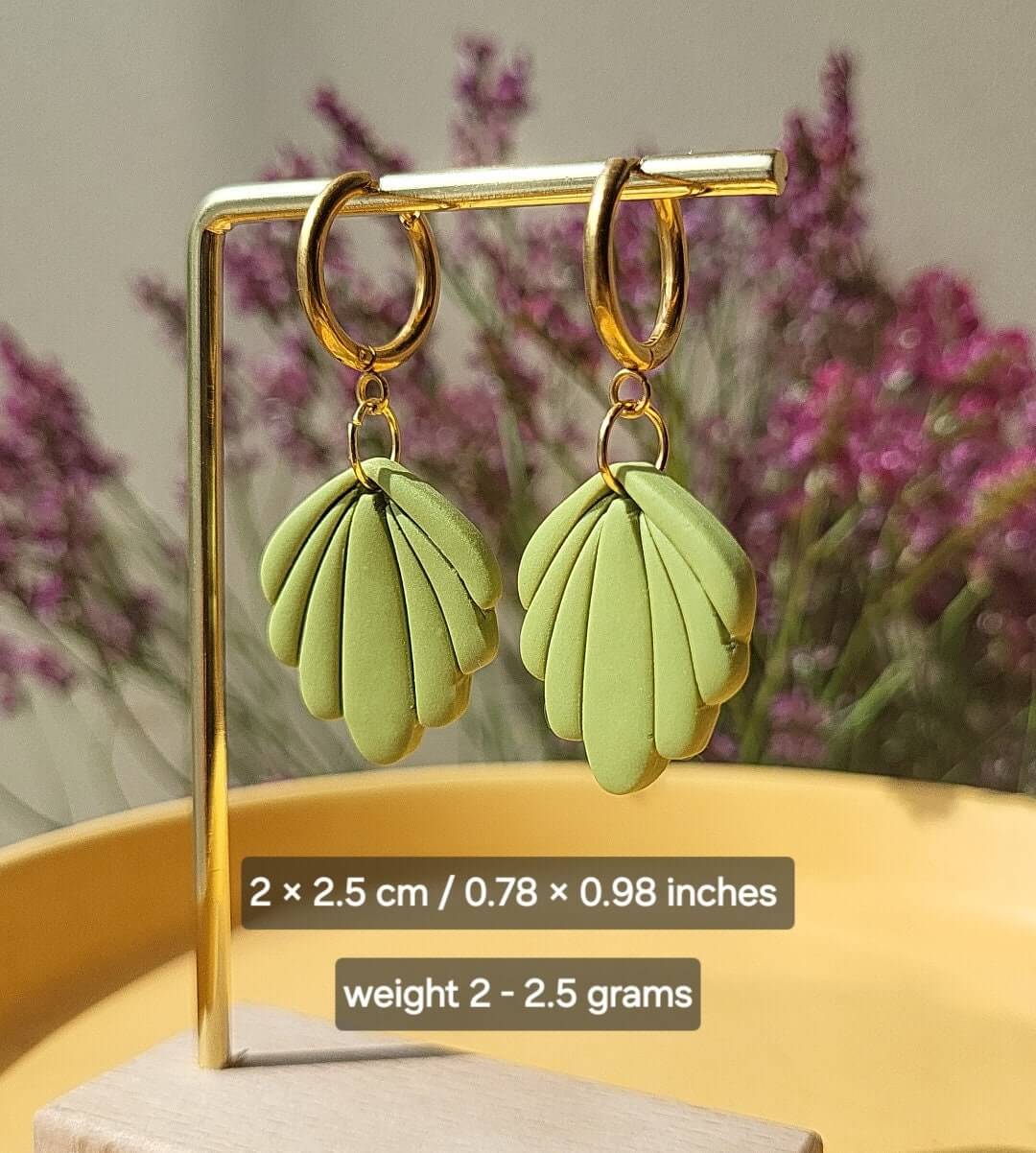 Boucles d'oreilles en argile polymère feuille verte minimaliste