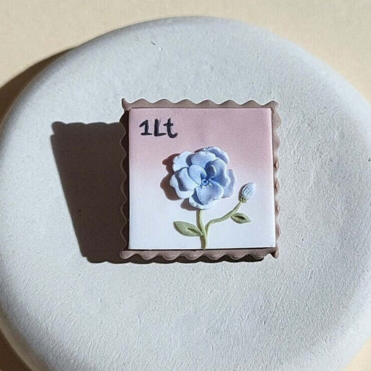 Cute handmade blue flower brooch - Rankų darbo sagė su mėlyna gėle