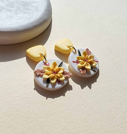 Boho flower clay earrings - Yellow flower polymer clay errings - Rankų darbo auskarai „Geltona gėlė“ iš polimerinio molio.