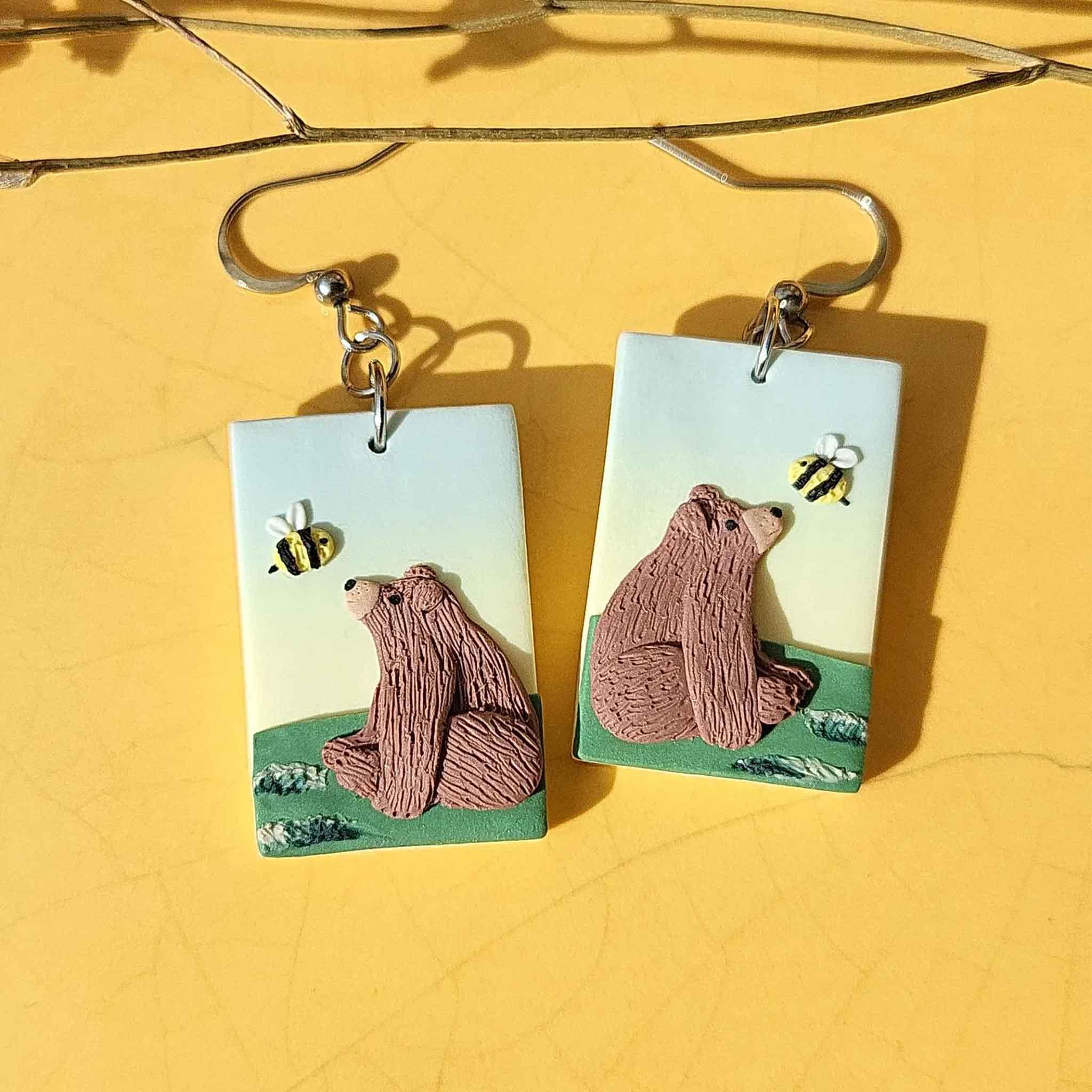 Cottagecore Grizzly bear and little bee earrings handmade polymer clay jewelry gift for bear lovers. Rankų darbo auskarai su meškiukais