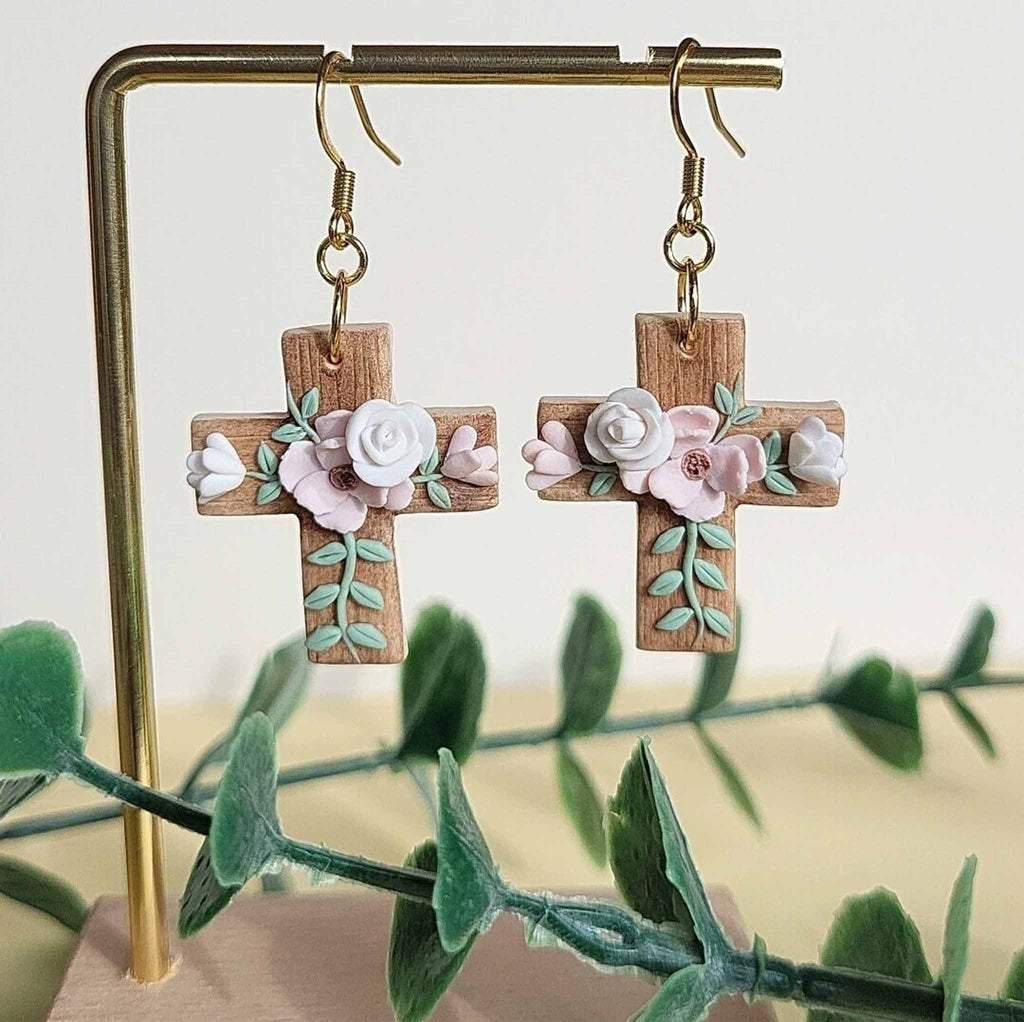 Christian Easter floral cross earrings– delicate spring jewelry inspired by faith -
Rankų darbo auskarai su Velykų gėlėmis kryžiaus formos 
