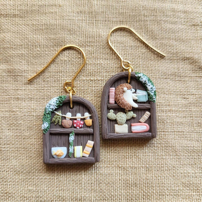 Cottagecore bookshelf and plant polymer clay earrings - Rankų darbo auskarai su knygų ir augalų motyvais