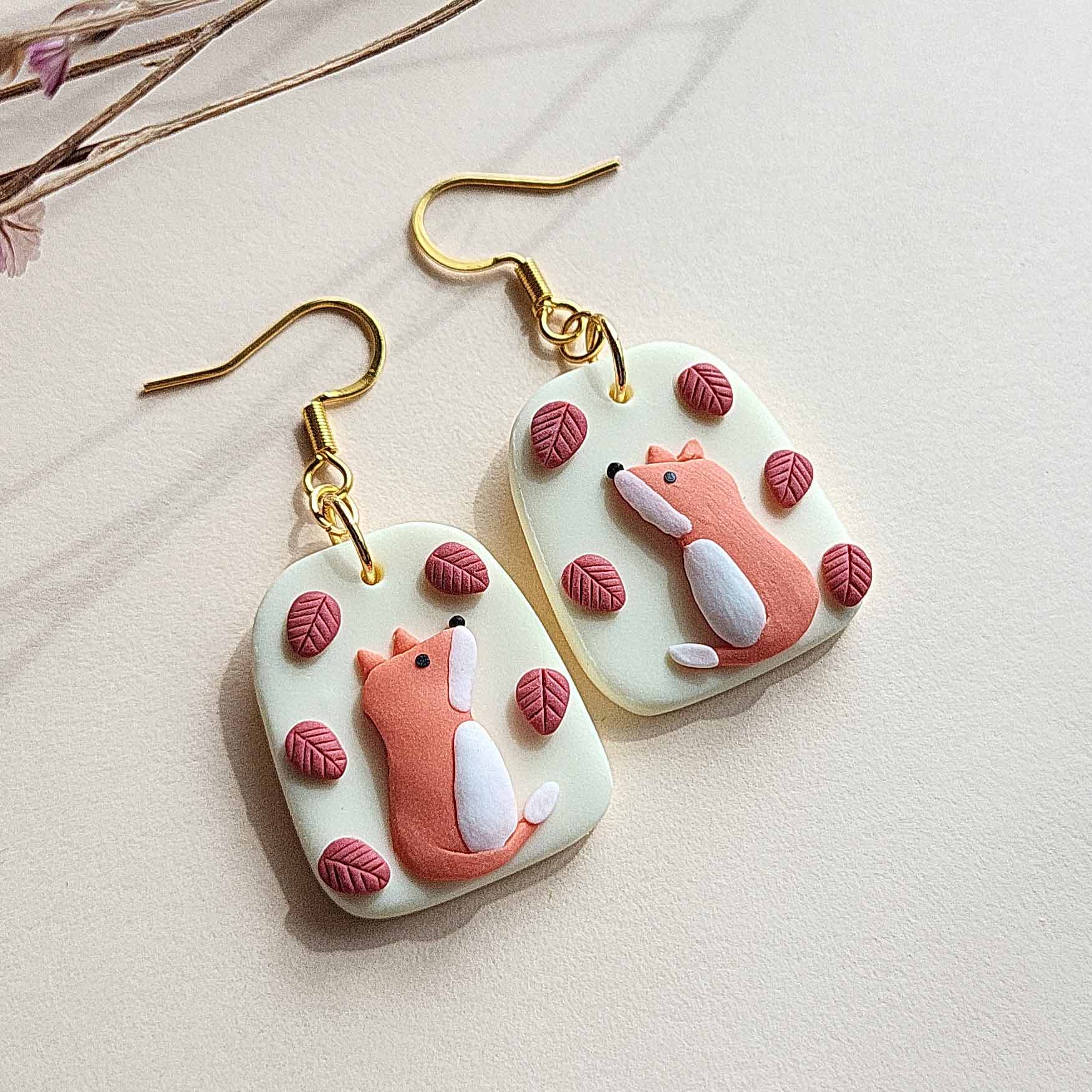Cute cottagecore red fox polymer clay earrings - Rankų darbo auskarai su lapėmis, pagaminti iš polimerinio molio