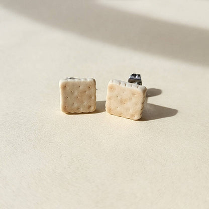 Cracker stud earrings