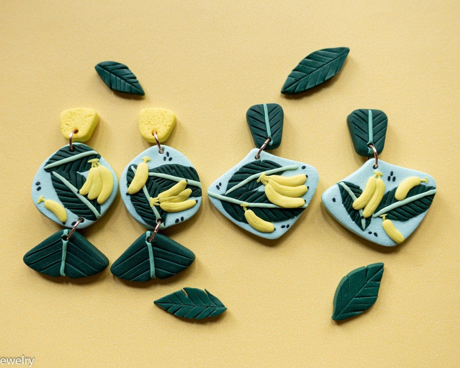 Dangle banana earrings 