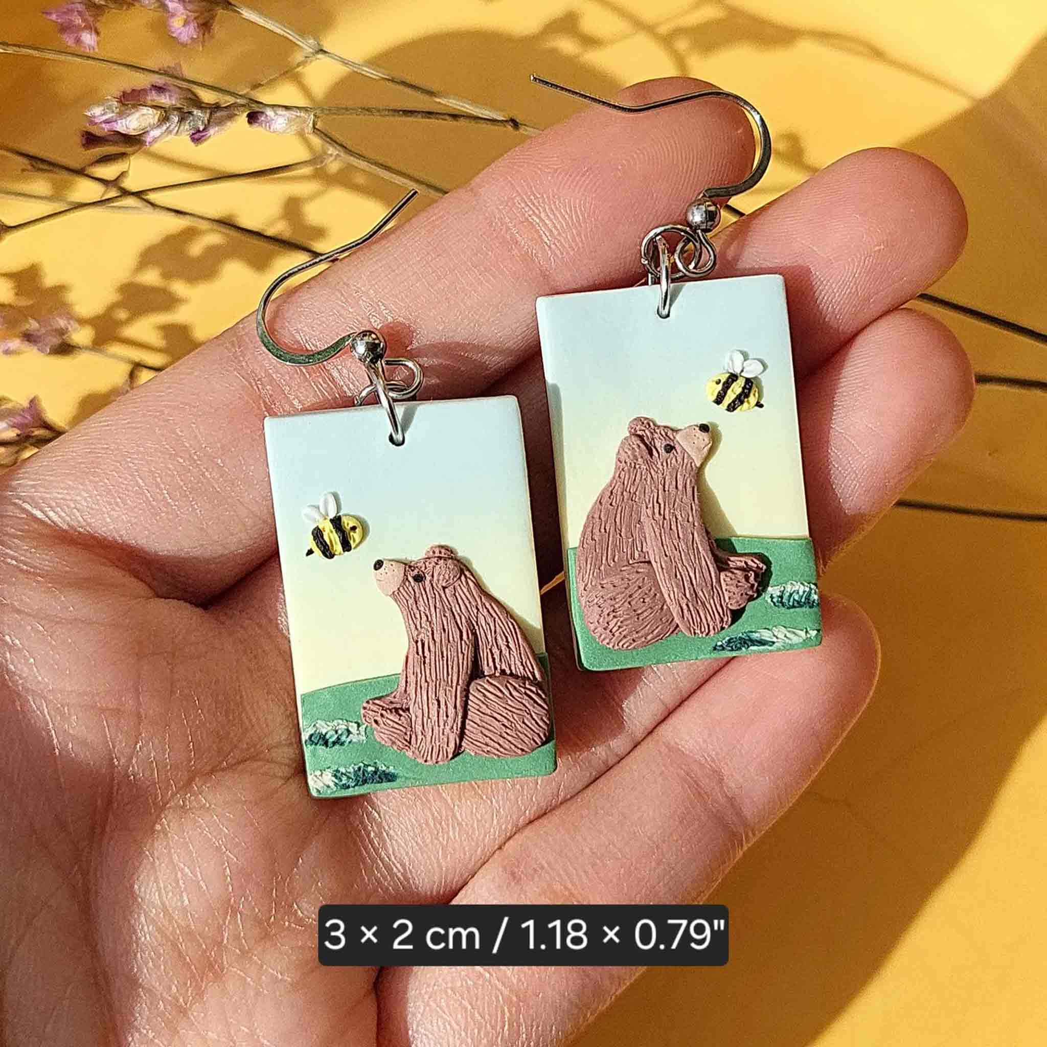 Adorable Grizzly bear and little bee earrings handmade polymer clay jewelry gift for bear lovers. Rankų darbo auskarai su meškiukais
