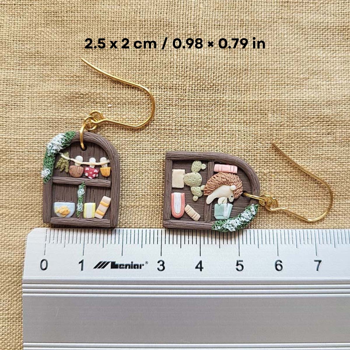 Cottagecore bookshelf and plant polymer clay earrings - Rankų darbo auskarai su knygų ir augalų motyvais