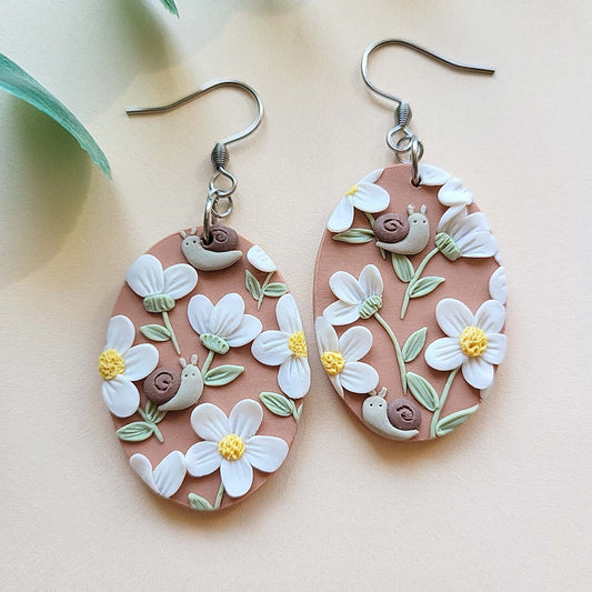 Handmade flower and snail polymer clay earrings - Ranku darbo auskarai su baltomis geles ir sraigemis