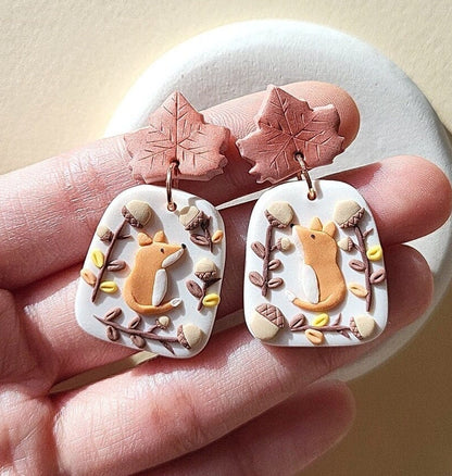 Cottagecore red fox earrings - Rankų darbo auskarai su lapėmis, pagaminti iš polimerinio molio