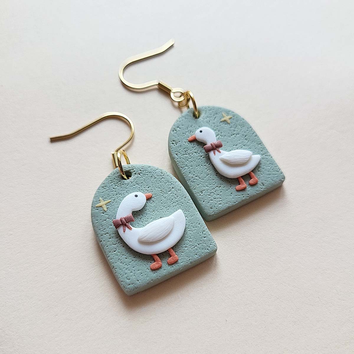 Cottagecore goose polymer clay earrings handmade jewelry gift for women - Rankų darbo auskarai su žąsies dizainu iš polimerinio molio