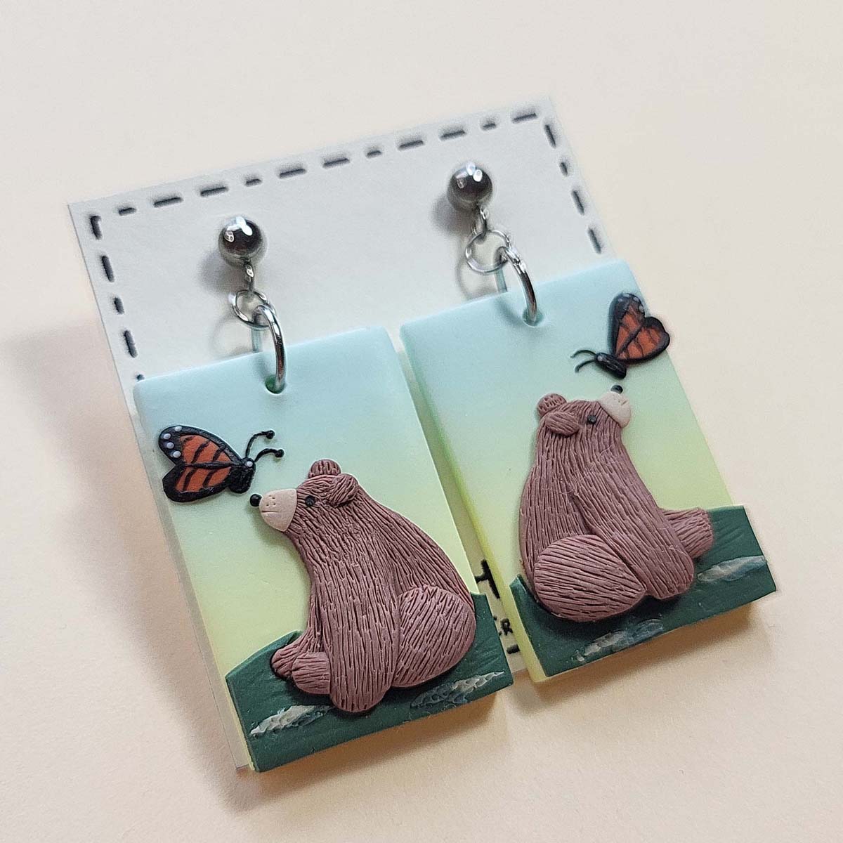 Handmade grizzly bear and monarch butterfly polymer clay earrings, cute animal jewelry gift – Rankų darbo auskarai su meškučiu ir monarcho vabalėliu