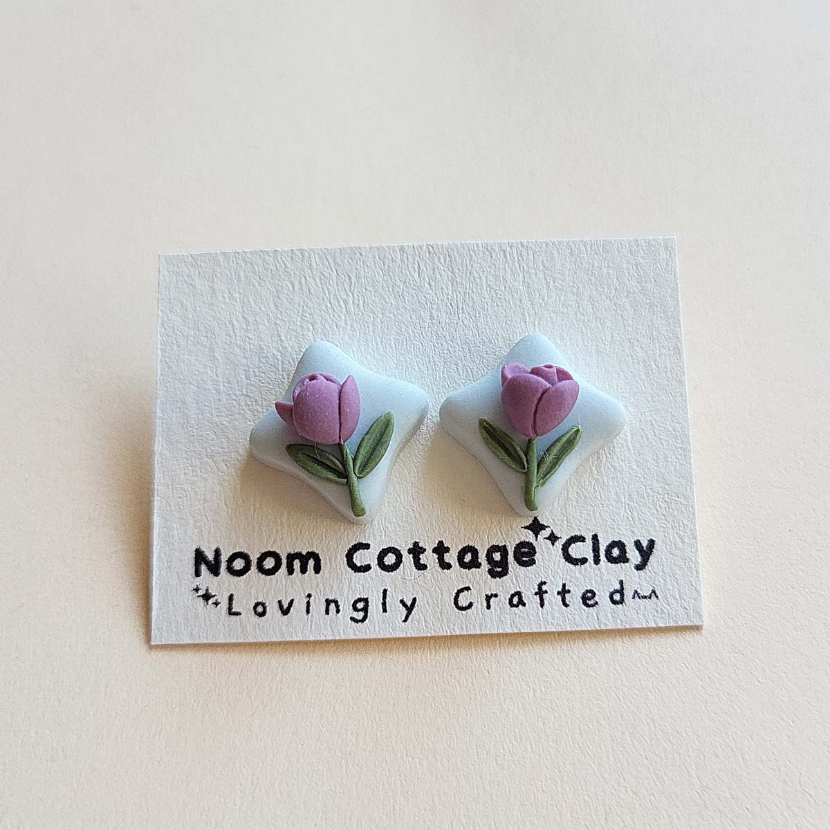 Cute purple Tulip flower stud earrings handmade polymer clay jewelry - Rankų darbo auskarai smeigtukai su violetinėmis tulpėmis