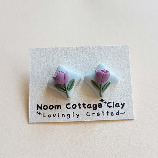 Cute purple Tulip flower stud earrings handmade polymer clay jewelry - Rankų darbo auskarai smeigtukai su violetinėmis tulpėmis