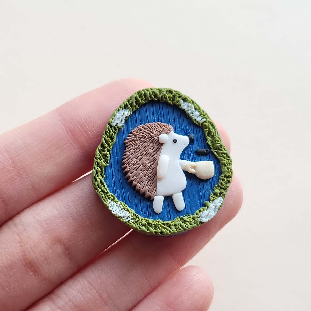 Cute hedgehog brooch, cottagecore polymer clay animal jewelry gift – Rankų darbo sagė su ežiuku