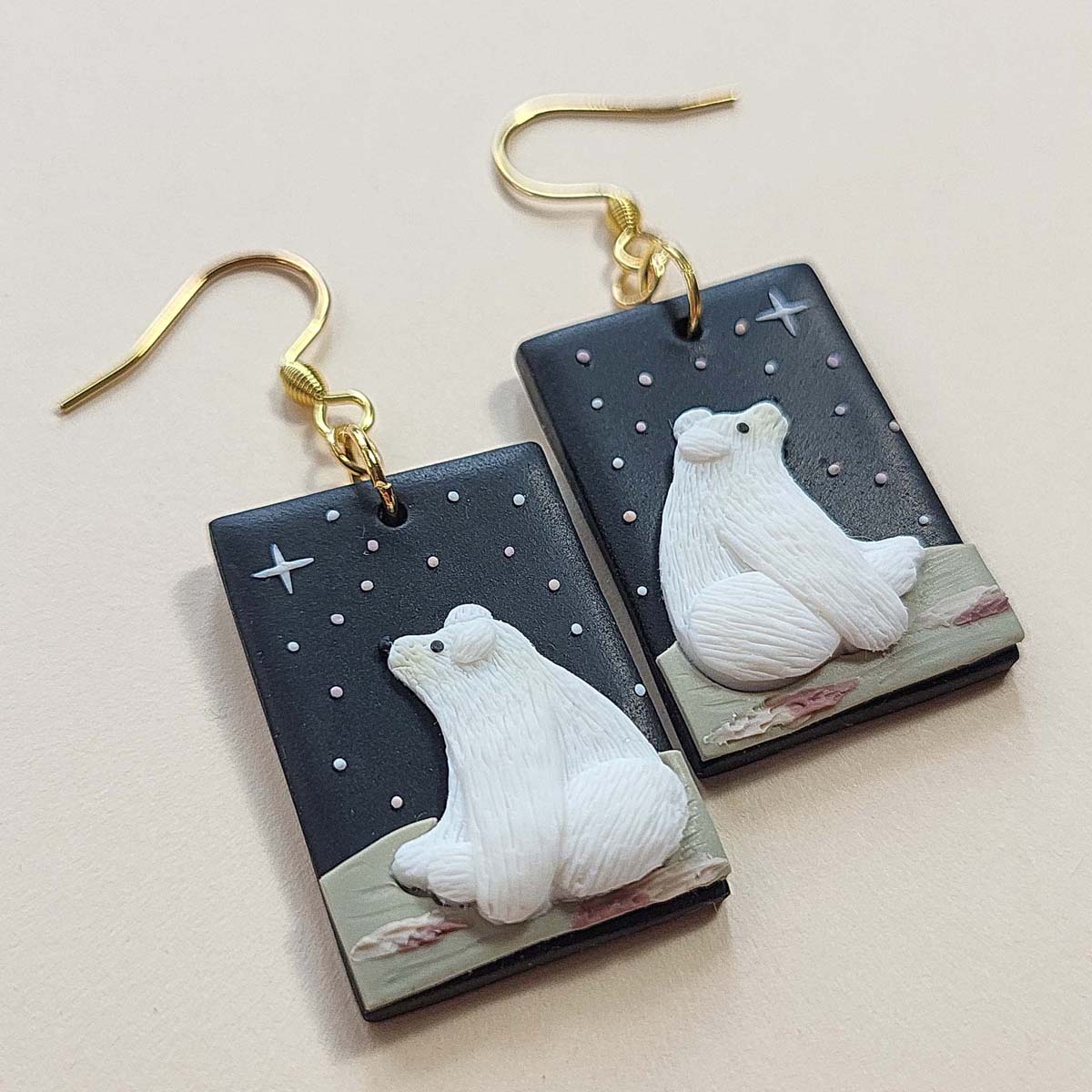 Handmade polar bear polymer clay earrings, cute polar bear jewelry gift – Rankų darbo auskarai su baltuoju lokiu