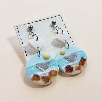 Shark polymer clay earrings with natural amber stone - Rankų darbo auskarai su rykliais ir tikru natūraliu gintaru