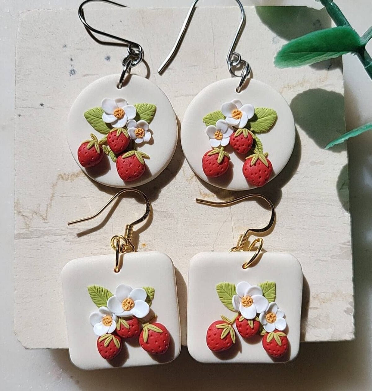 Cute polymer clay strawberry earrings - Rankų darbo auskarai su braškėmis