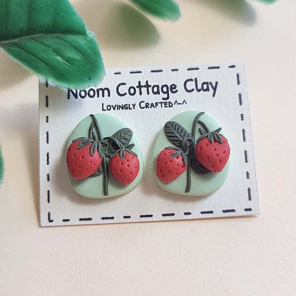 Handmade cute strawberry stud earrings - Rankų darbo auskarai smeigtukai „Braškės“ iš polimerinio molio.