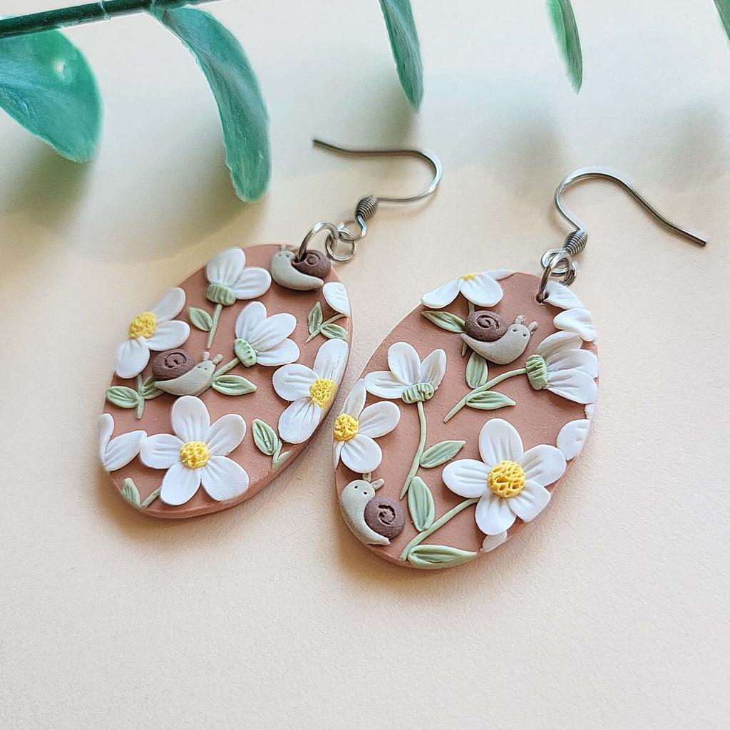 Cute floral and snail polymer clay earrings - Ranku darbo auskarai su baltomis geles ir sraigemis