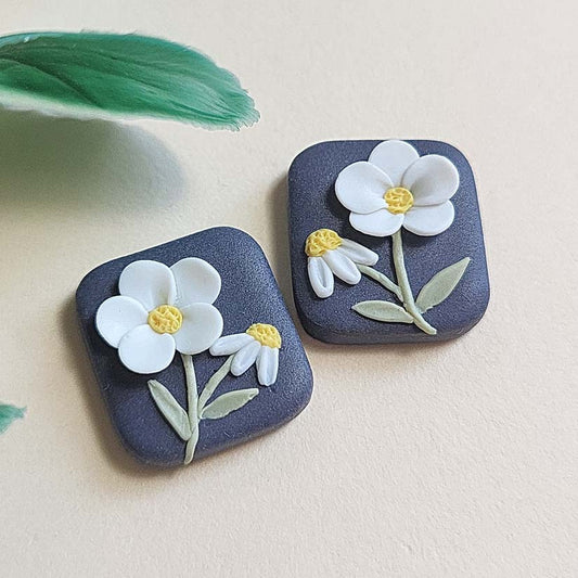 Handmade cute white flower stud earrings polymer clay - Rankų darbo auskarai su balta gėle