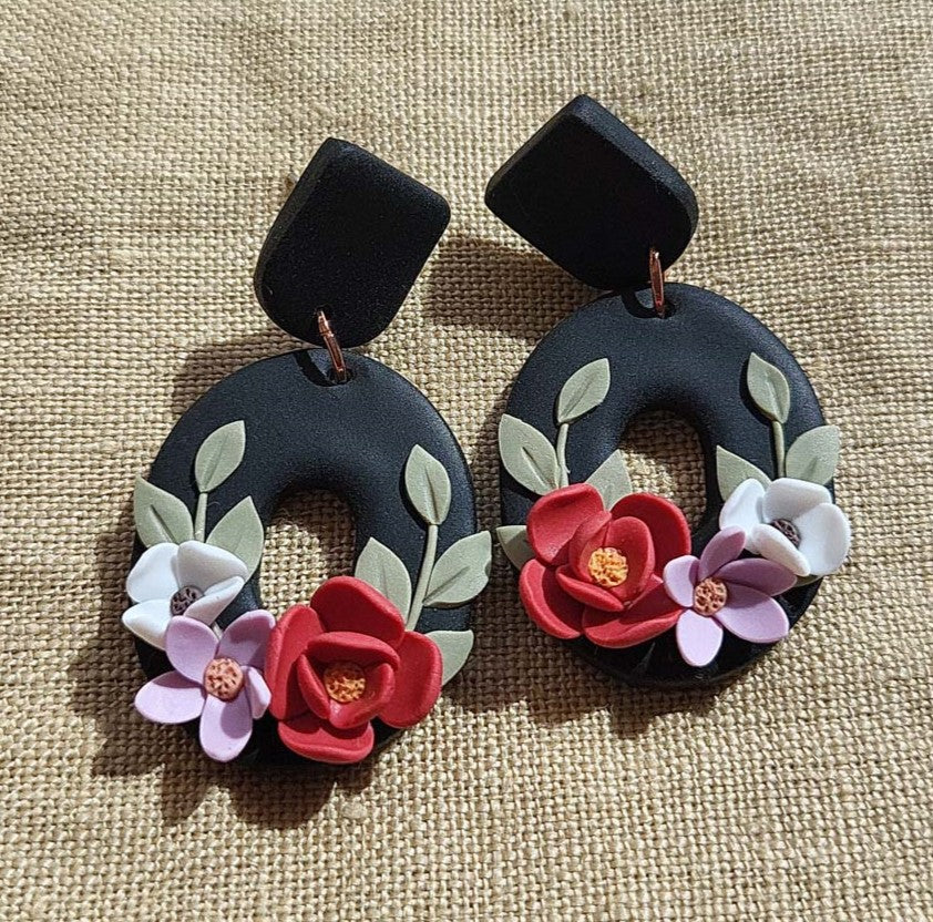 Dainty flower polymer clay earrings - Rankų darbo auskarai su gėle