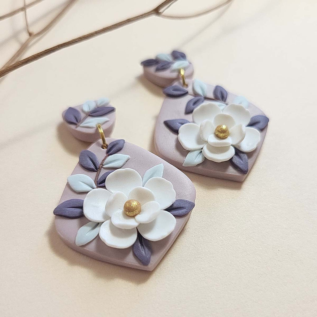 Dainty white flower polymer clay earrings - Rankų darbo auskarai su balta gėle