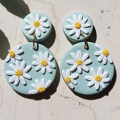 Polymer clay white Daisy earrings - Rankų darbo auskarai „Ramunės“ iš polimerinio molio.