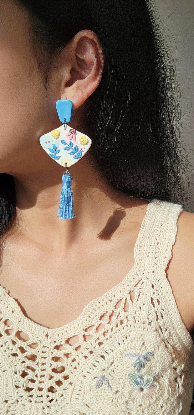 Dangle polymer clay boho flower earrings with blue cotton tassel - Rankų darbo auskarai su gėlėmis ir mėlynu kutu