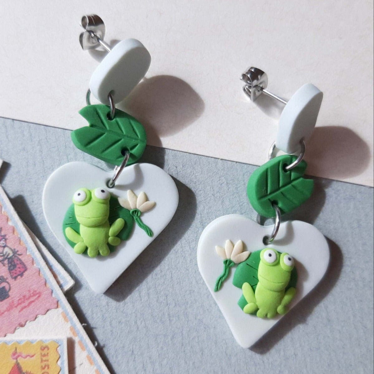 Dangle frog earrings 