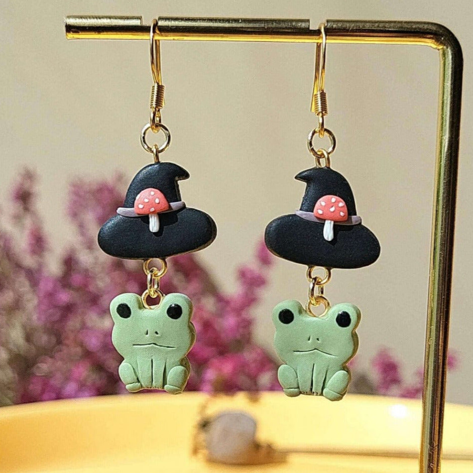 Cute dangle frog earrings
