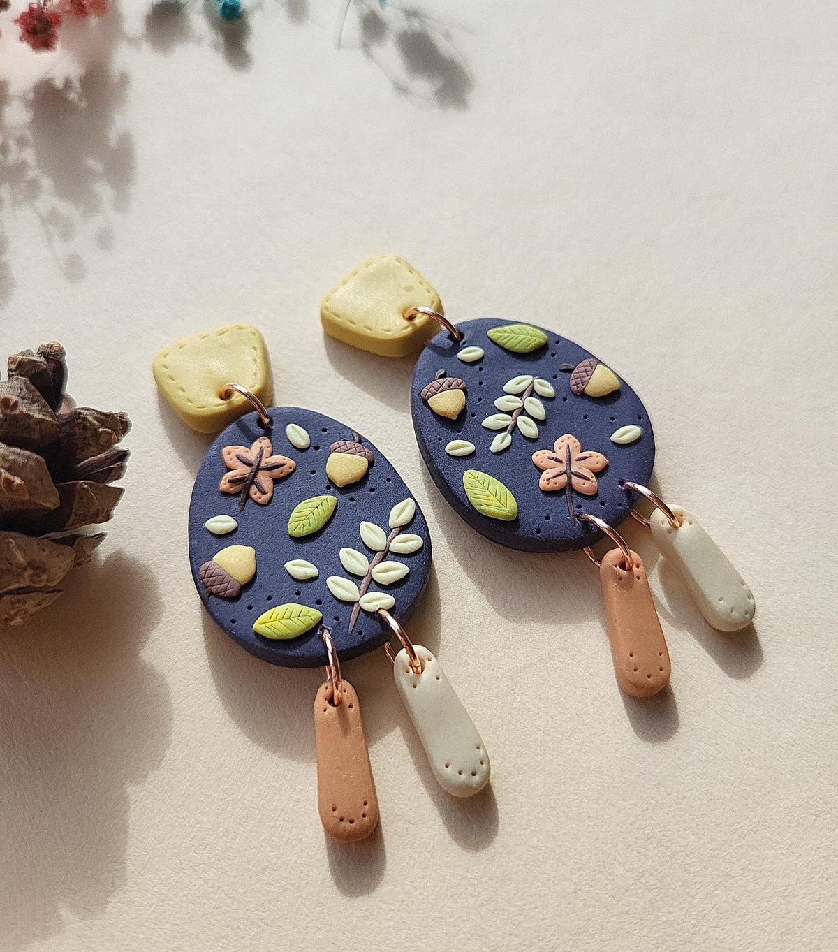 Handmade Dangle Leaf and Acorn Polymer Clay Earrings Boho - Rankų darbo kabantys polimerinio molio auskarai „Lapas ir gilė“ – boho stiliaus