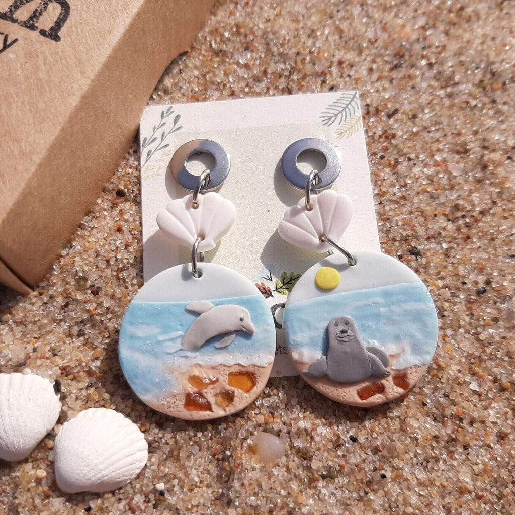 Dolphin And Seal earrings with raw amber stone - Rankų darbo auskarai su delfinais, ruoniais ir tikru natūraliu gintaru