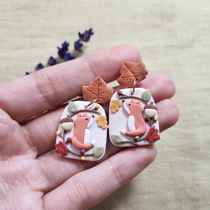 Cute autumn leaf and red fox polymer clay earrings handmade - Rankų darbo auskarai su lape ir lapais.