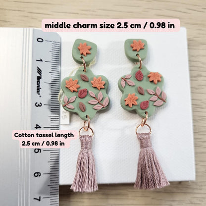 Autumn leaf polymer clay earrings - Rankų darbo auskarai su rudens lapais ir medvilniniais kutais