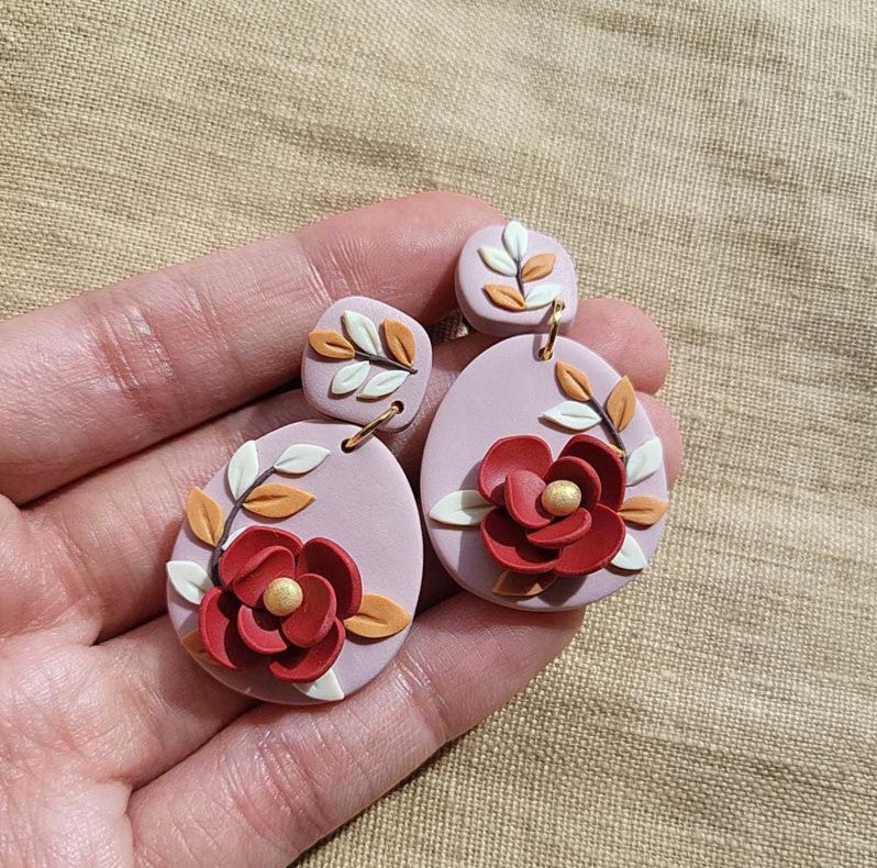 Cute floral clay earrings - Rankų darbo auskarai su raudona gėle
