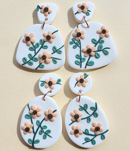Handmade floral clay earrings - Rankų darbo auskarai „Gėlės“ iš polimerinio molio.