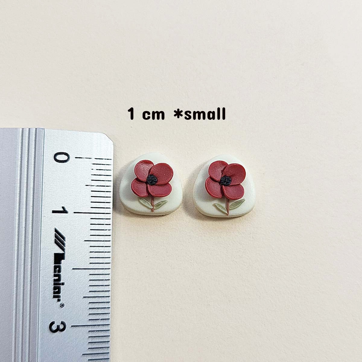 Red poppy flower stud earrings - Rankų darbo auskaras su gėle