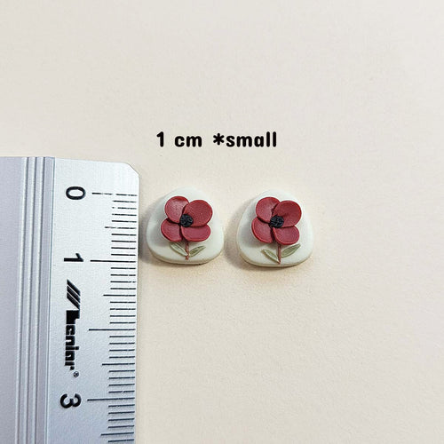 Red poppy flower stud earrings - Rankų darbo auskaras su gėle
