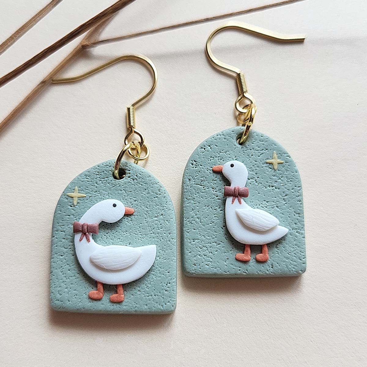 Cute cottagecore goose polymer clay earrings handmade jewelry gift for women - Rankų darbo auskarai su žąsies dizainu iš polimerinio molio