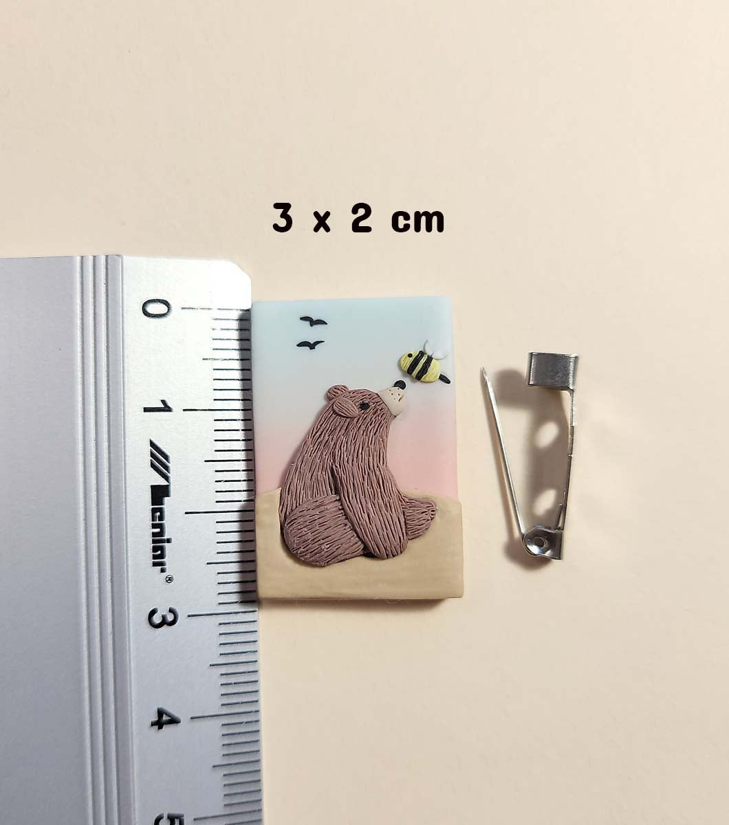 Handmade bear brooch, polymer clay animal jewelry gift – Rankų darbo sagė su meškiuku