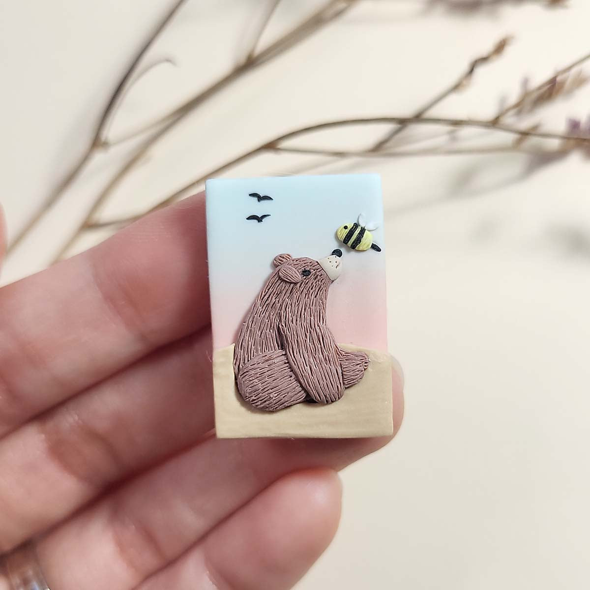 Handmade bear brooch, polymer clay animal jewelry gift – Rankų darbo sagė su meškiuku