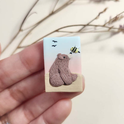 Handmade bear brooch, polymer clay animal jewelry gift – Rankų darbo sagė su meškiuku