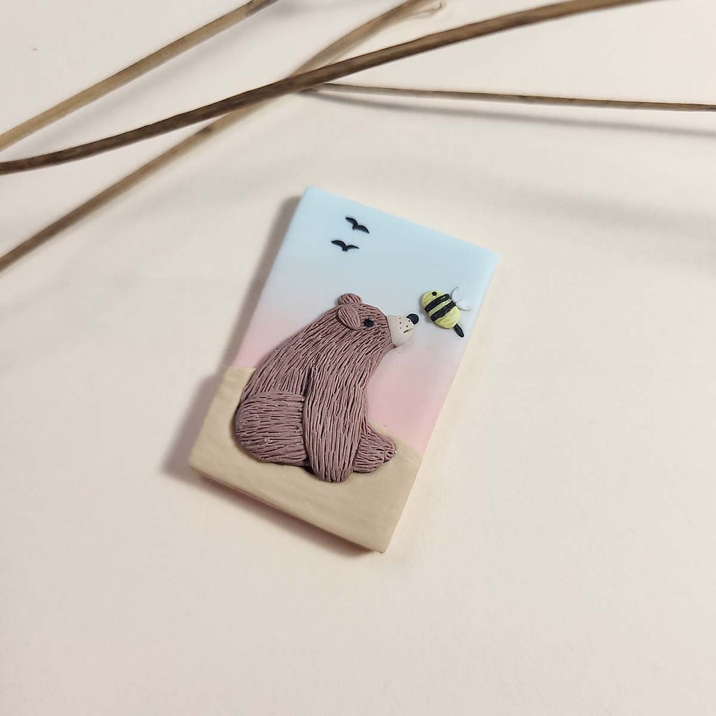 Broche de oso grizzly • Lindo regalo de oso pardo • Broche de arcilla polimérica • Regalos por menos de 30