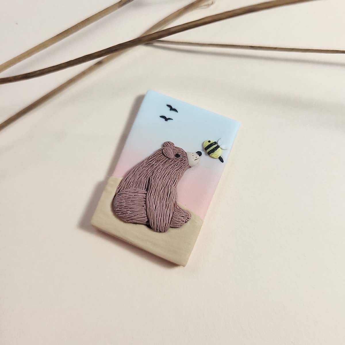 Broche de oso grizzly • Lindo regalo de oso pardo • Broche de arcilla polimérica • Regalos por menos de 30