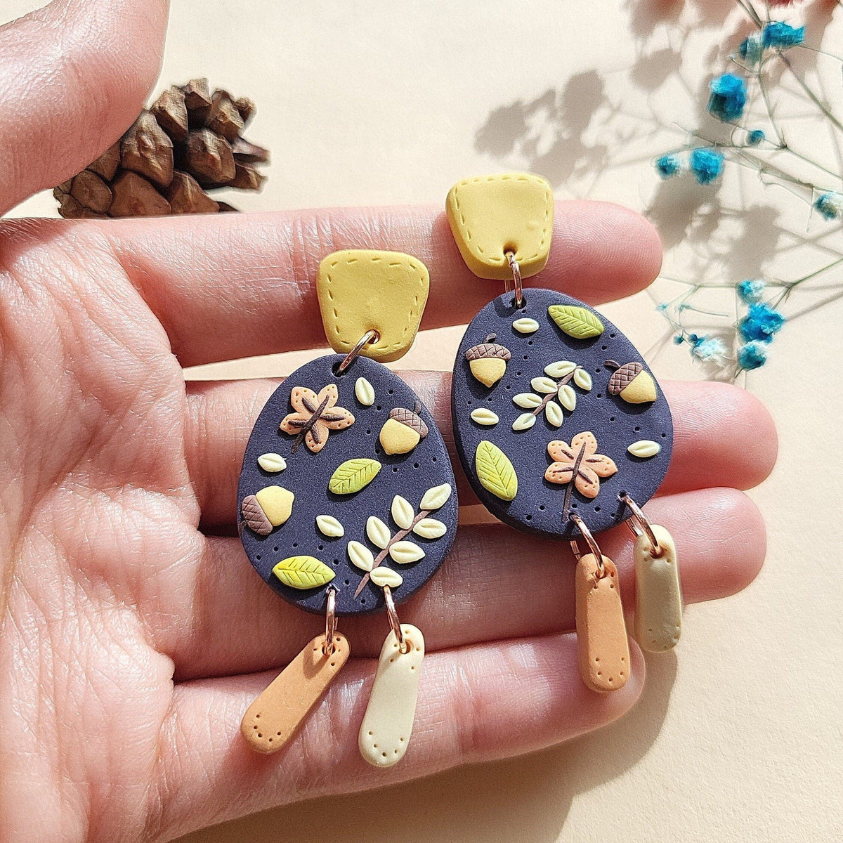 Handmade Dangle Leaf and Acorn Polymer Clay Earrings Boho - Rankų darbo kabantys polimerinio molio auskarai „Lapas ir gilė“ – boho stiliaus