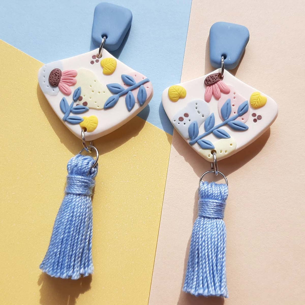 Handmade dangle boho flower earrings with a cotton blue tassel – unique earrings for everyday wear or cute gift for women. Rankų darbo auskarai su gėlėmis ir mėlynu kutu