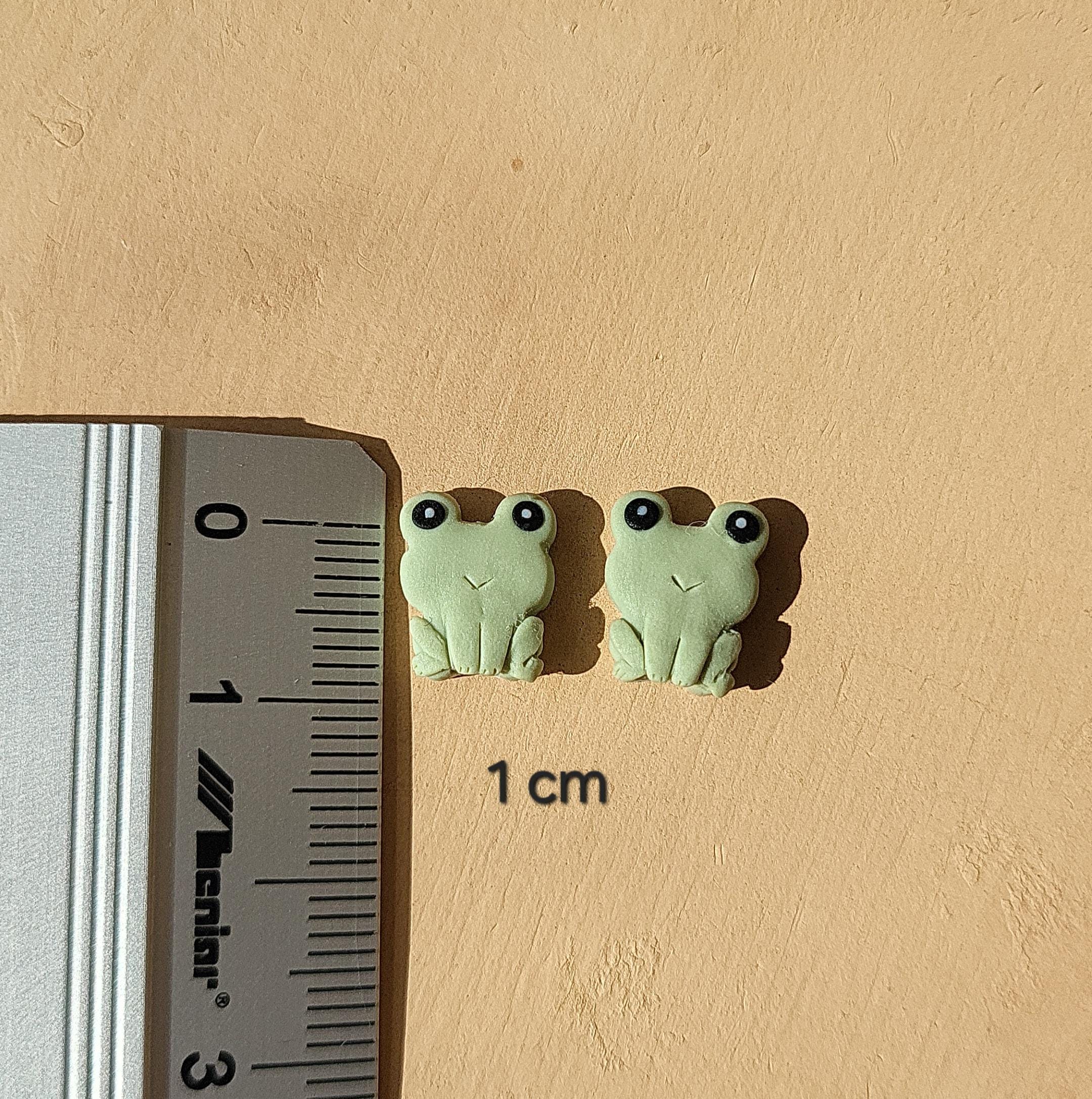 Small frog studs