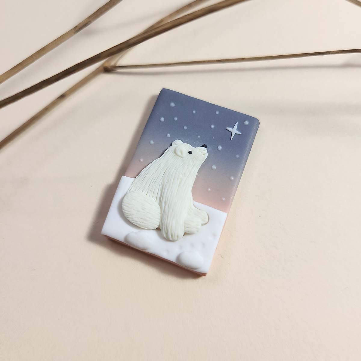 Handmade polar bear brooch, polymer clay polar bear jewelry gift – Rankų darbo sagė su baltuoju lokiu