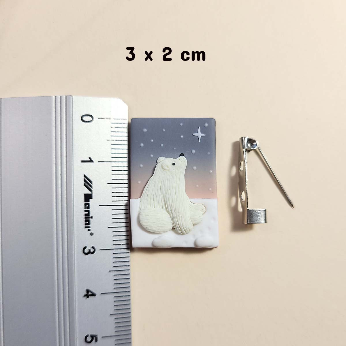 Handmade polar bear brooch, polymer clay polar bear jewelry gift – Rankų darbo sagė su baltuoju lokiu